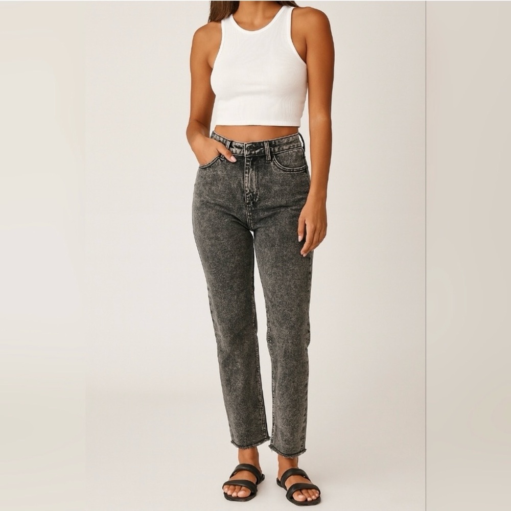 Kendall & Kylie The Icon high rise in Acid Wash Straight Leg Jeans
